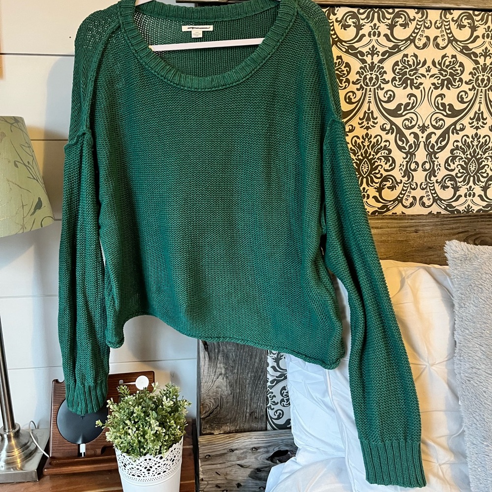 American Eagle green sweater! 💚
